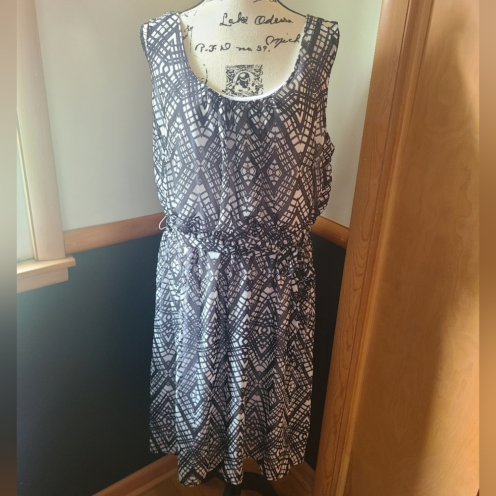 Black and white Sleeveless Dress-NWT